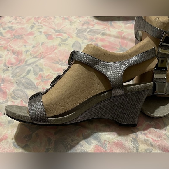 NWOT Alia, size 11M, metallic-grey, dress, wedge-heeled, sandals, gem accents 🤩 - Picture 3 of 4